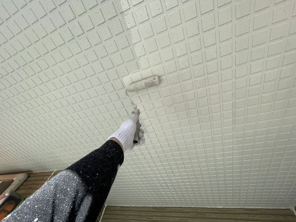 S様_生駒市_軒天(上塗り) 生駒市の外壁塗装、防水工事をリペイント匠が施工した写真