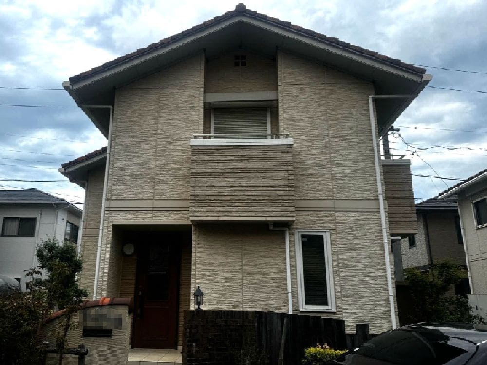 Y様(四日市)施工前_外壁全体 (2) 奈良市の外壁塗装、防水工事をリペイント匠が施工した写真