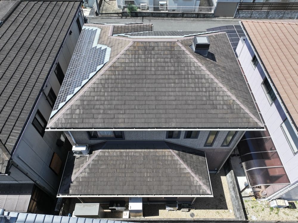 施工前_屋根全体 (3) 生駒市で外壁塗装と屋根工事をリペイント匠が施工した写真
