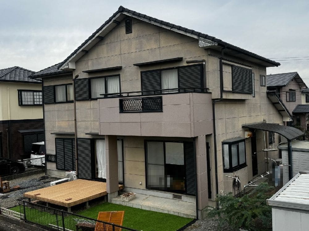 I様(四日市)施工前_外壁全体 (2) 奈良市の外壁塗装、防水工事をリペイント匠が施工した写真