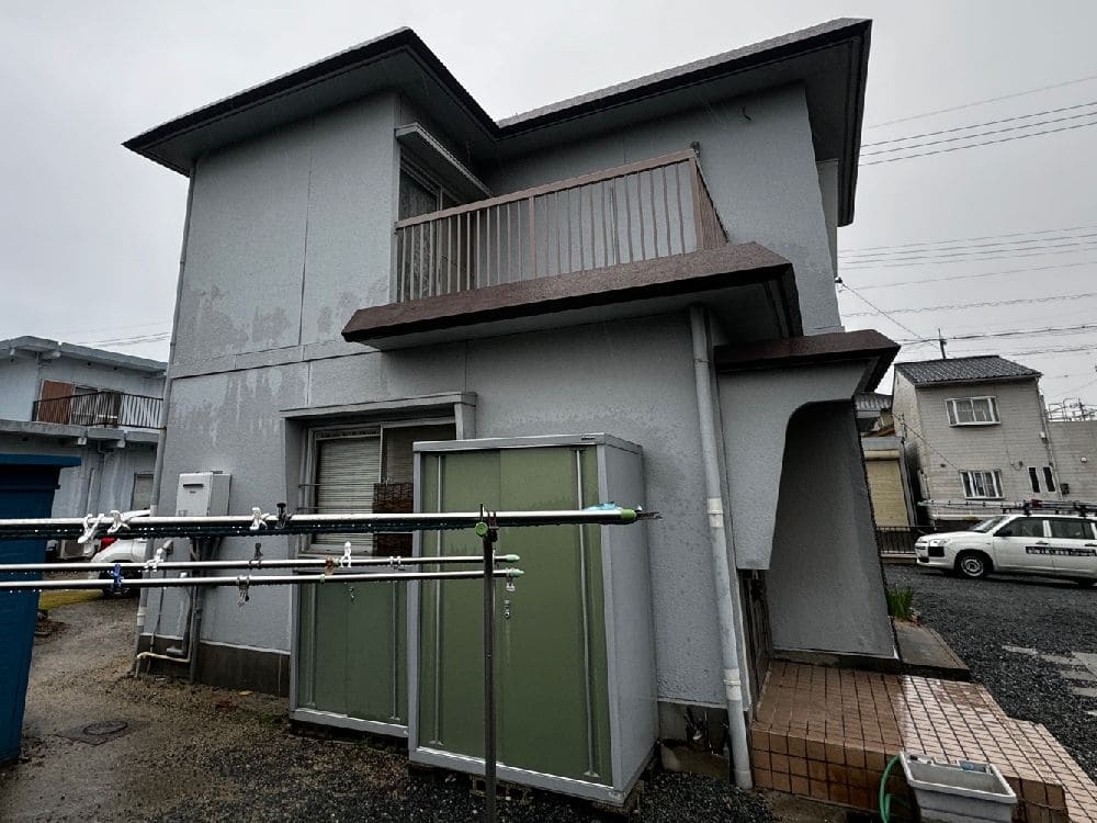 I様(四日市)施工前_外壁全体 (5) 奈良市の外壁塗装、防水工事をリペイント匠が施工した写真