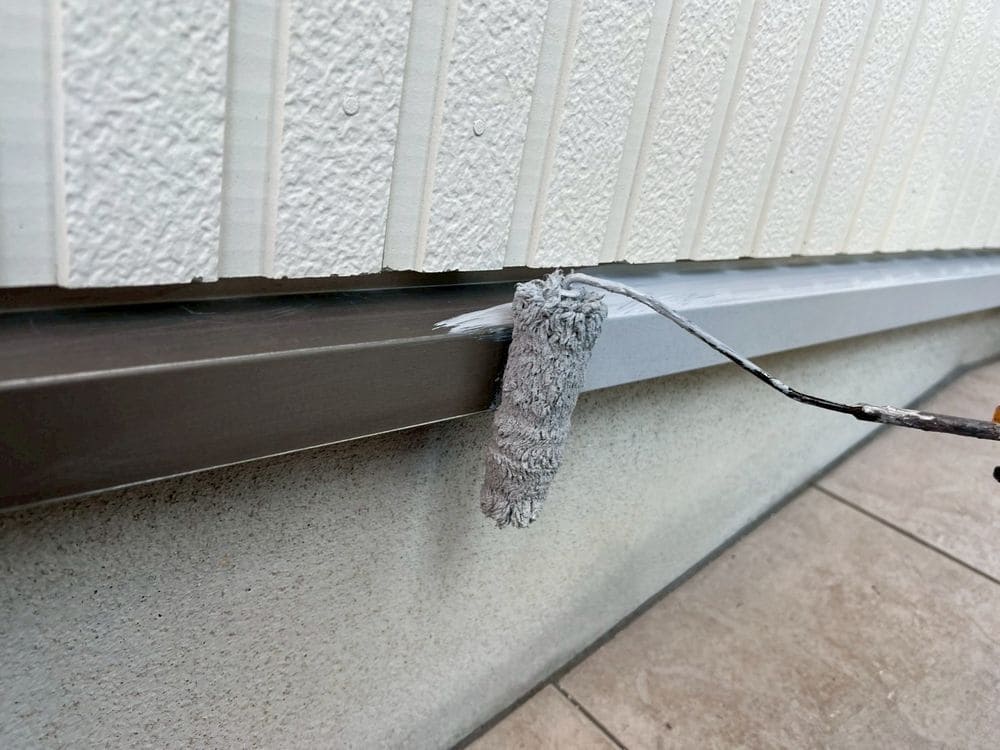 水切り(下塗り) 生駒市で外壁屋根塗装と防水工事をリペイント匠が施工した写真