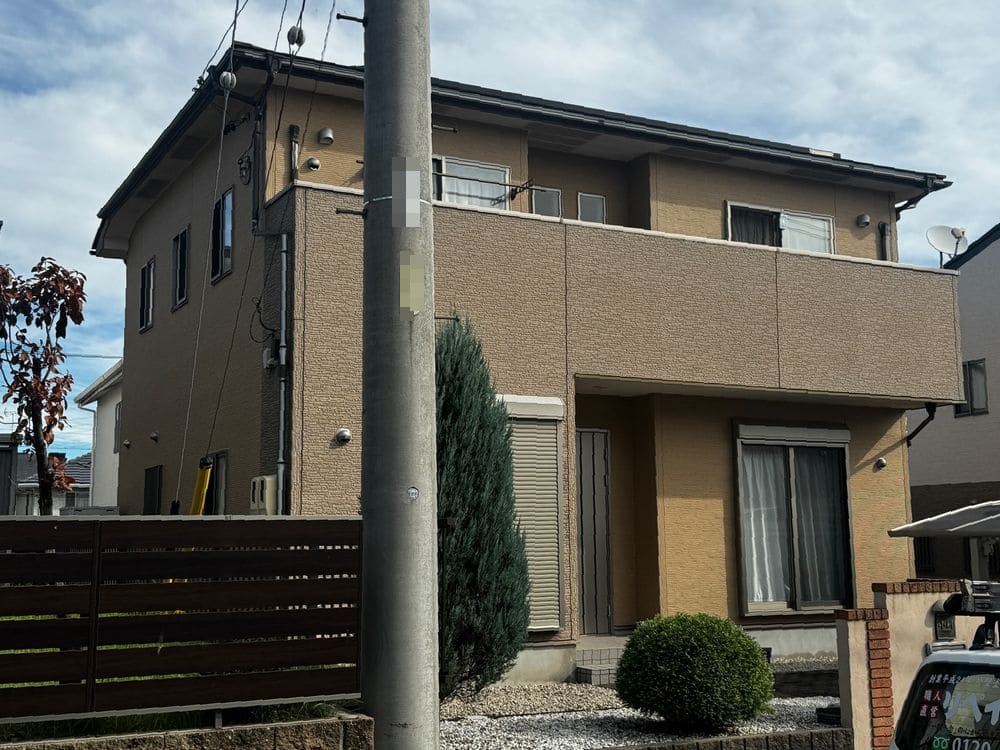 O様(奈良市陽だまりの丘)_施工前_外壁全体 (2) 奈良市の外壁塗装、屋根塗装、防水工事をリペイント匠が施工した写