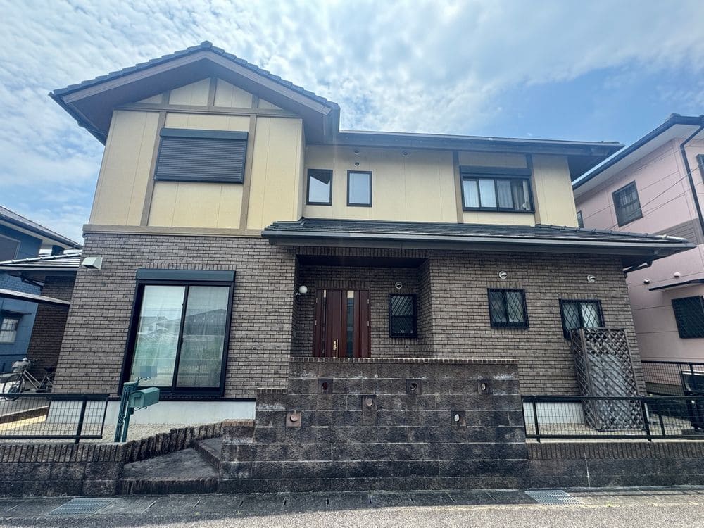 三重郡菰野町_K様_施工前_外壁全体① 三重郡菰野町の外壁塗装をリペイント匠が施工した写真