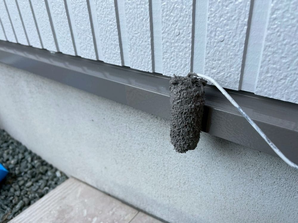 水切り(上塗り) 生駒市で外壁屋根塗装と防水工事をリペイント匠が施工した写真