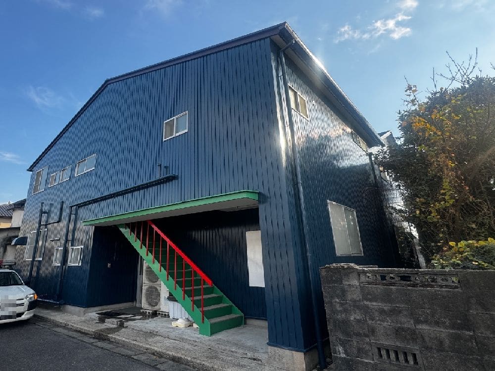 N様(四日市)施工後_外壁全体 (5) 奈良市の外壁塗装、屋根塗装をリペイント匠が施工した写真