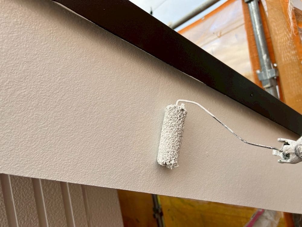 破風(上塗り) 生駒市で外壁屋根塗装と防水工事をリペイント匠が施工した写真
