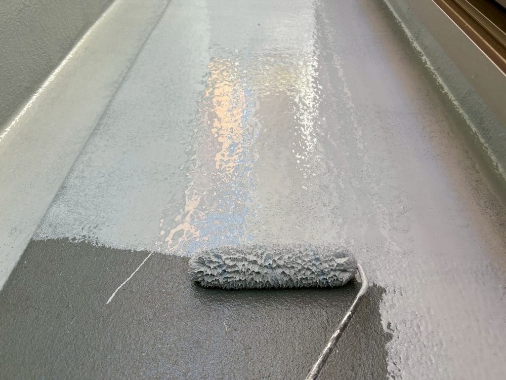 防水(1層目) 生駒市で外壁屋根塗装と防水工事をリペイント匠が施工した写真