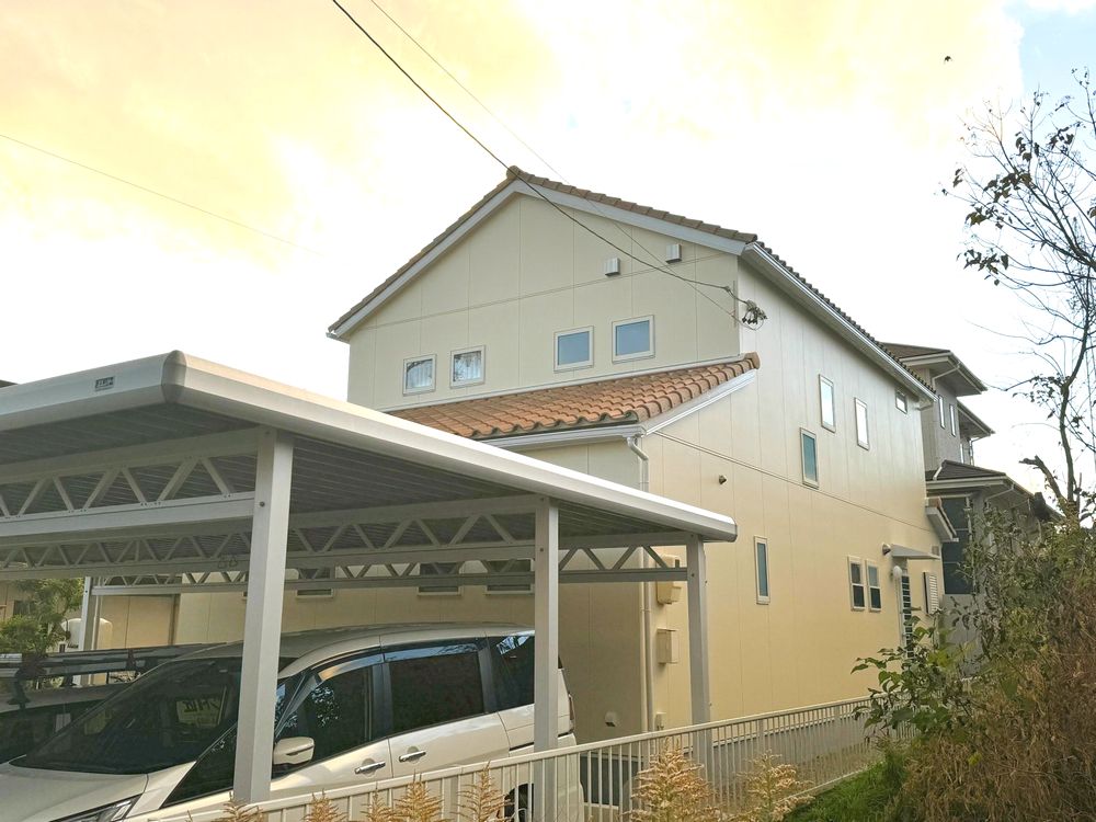 M様(三重郡奈良市)施工後_外壁全体 (2) ■三重郡奈良市の外壁塗装をした例 三重郡奈良市の外壁塗装をリペイント匠が施工した写真