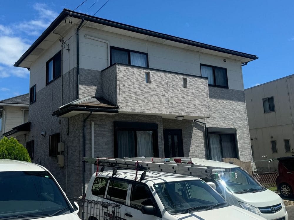 生駒市_O様_全体_施工前 (3) 生駒市の外壁塗装、屋根塗装をリペイント匠が施工した写真