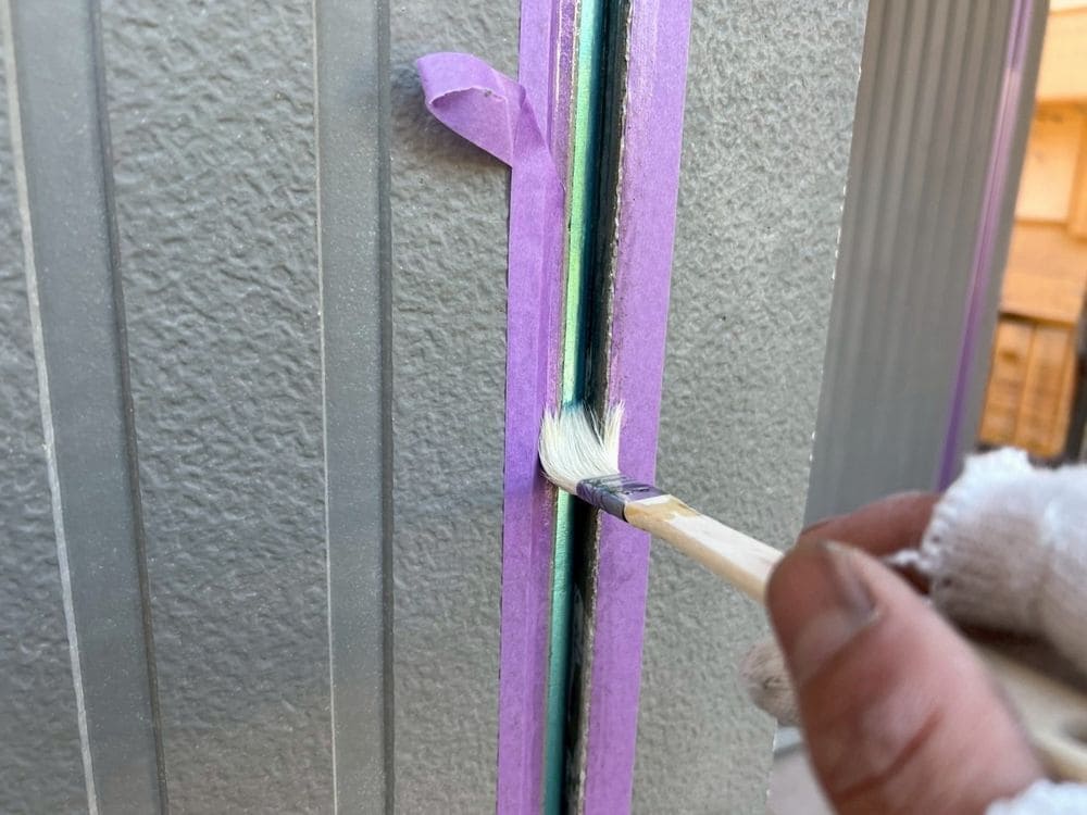 シール(プライマー塗布) 生駒市で外壁屋根塗装と防水工事をリペイント匠が施工した写真