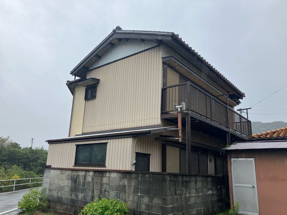 施工前_外壁全体 (2) 北牟婁郡で外壁塗装をリペイント匠が施工した写真