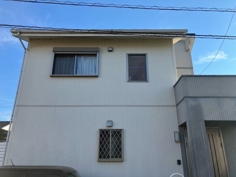 施工前_外壁全体 (2) 生駒市で外壁屋根塗装と防水工事をリペイント匠が施工した写真