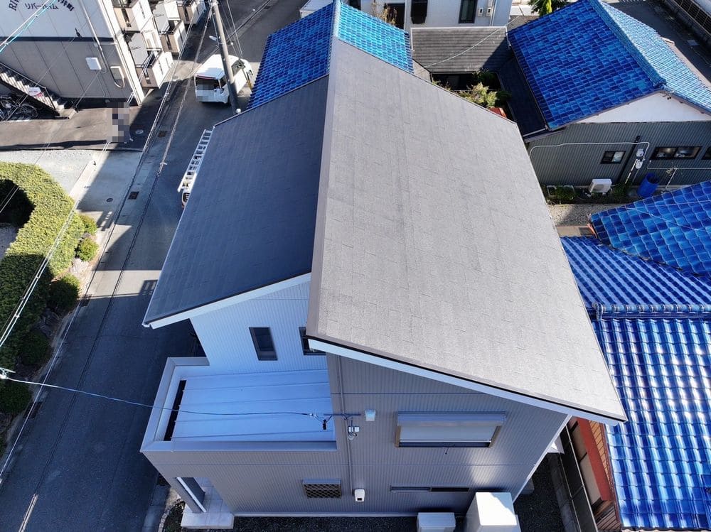 施工後_屋根全体 生駒市で外壁塗装、屋根塗装、防水工事をリペイント匠が施工した写真
