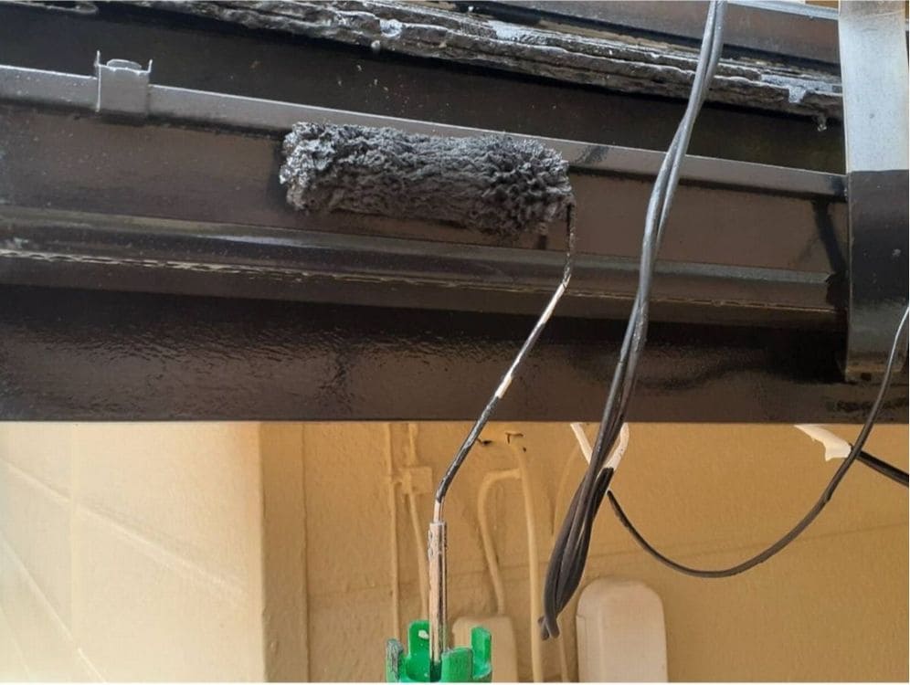 生駒市_N様_樋(上塗り) 生駒市の外壁塗装、屋根塗装をリペイント匠が施工した写真
