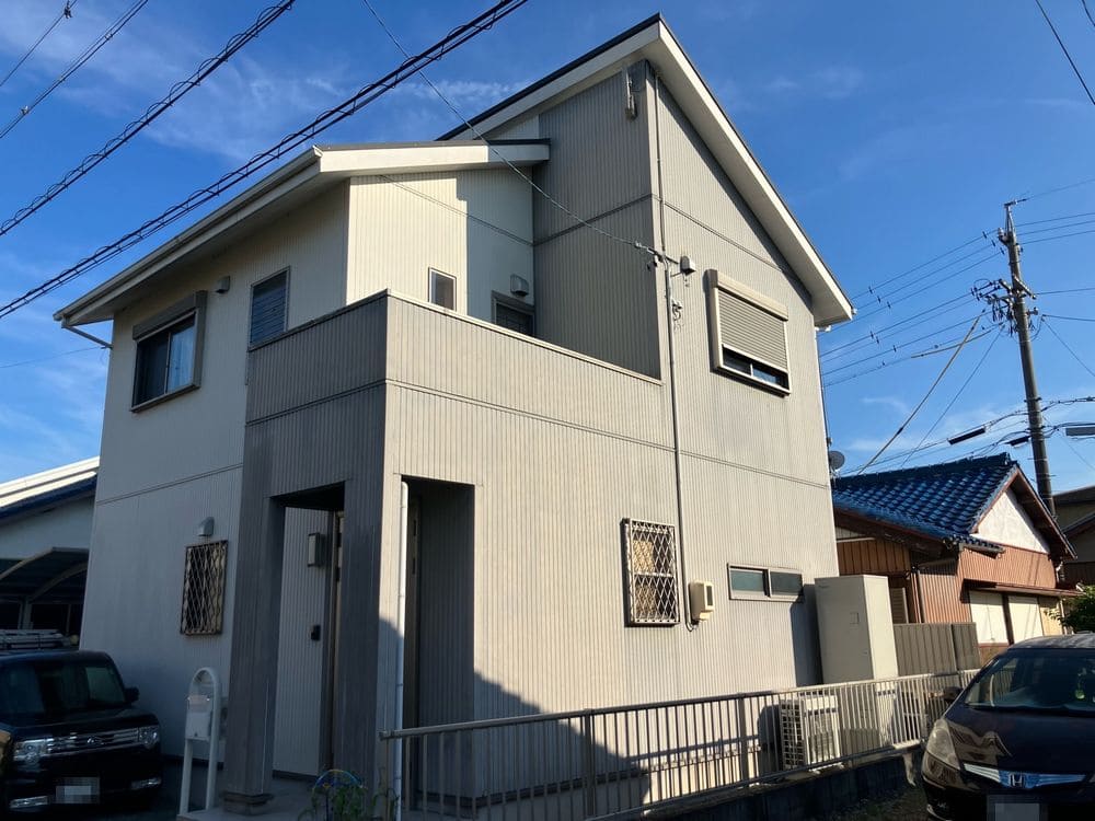 施工前_外壁全体 (3) 生駒市で外壁屋根塗装と防水工事をリペイント匠が施工した写真