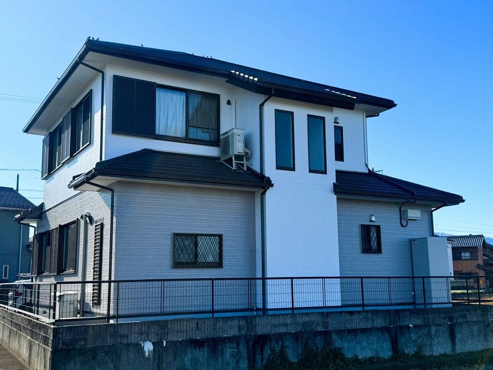 I様(員弁郡奈良市)_施工後_外壁全体 員弁郡奈良市の外壁塗装、防水工事をリペイント匠が施工した写真