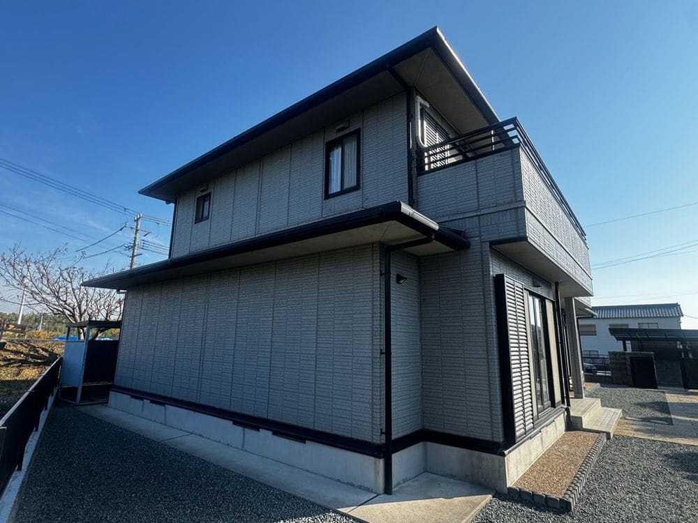 生駒市_M様_施工前_外壁全体 (2) 生駒市の外壁塗装、屋根塗装をリペイント匠が施工した写真