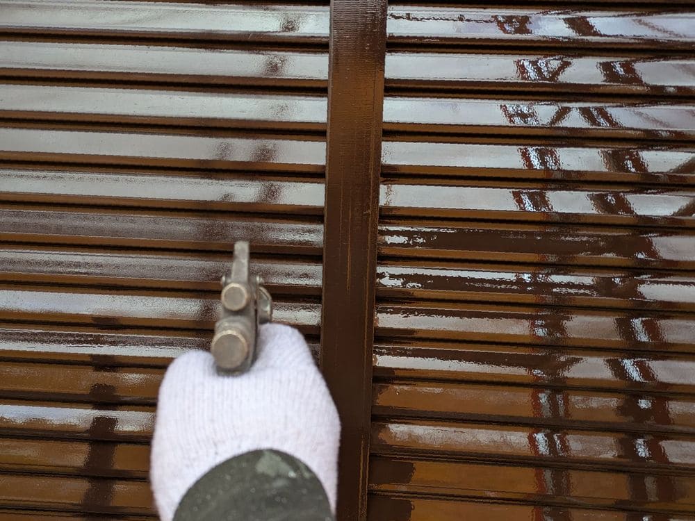 I様(橿原市つつじが丘南)雨戸(上塗り) 橿原市の外壁塗装をリペイント匠が施工した写真