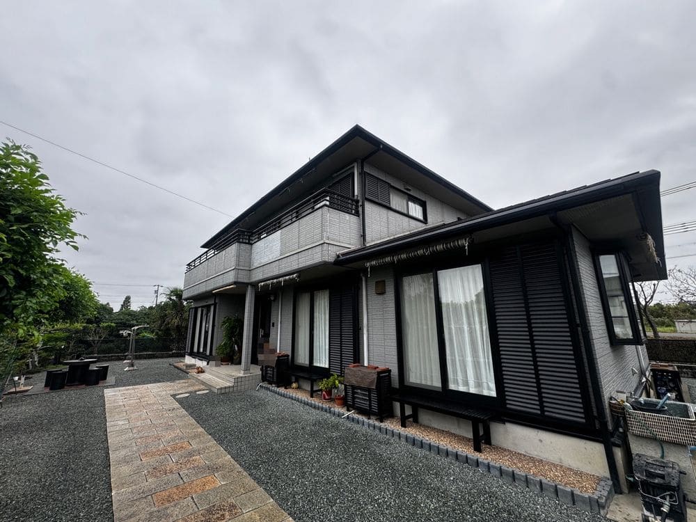 生駒市_M様_施工前_外壁全体(3) 生駒市の外壁塗装、屋根塗装をリペイント匠が施工した写真