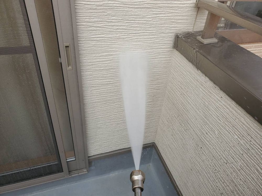 奈良市_O様_高圧洗浄(外壁)① 奈良市で外壁塗装をリペイント匠が施工した写真