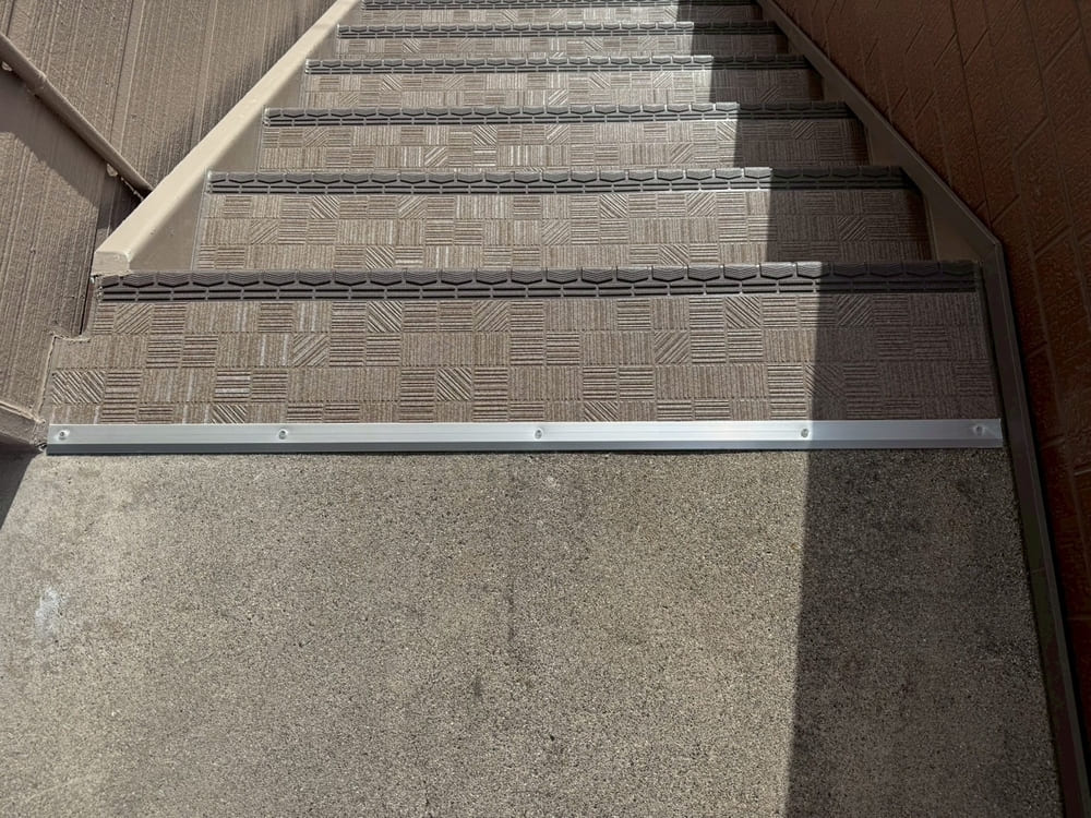 F様(津)防水(段鼻金物取付) 奈良市の防水工事をリペイント匠が施工した写真