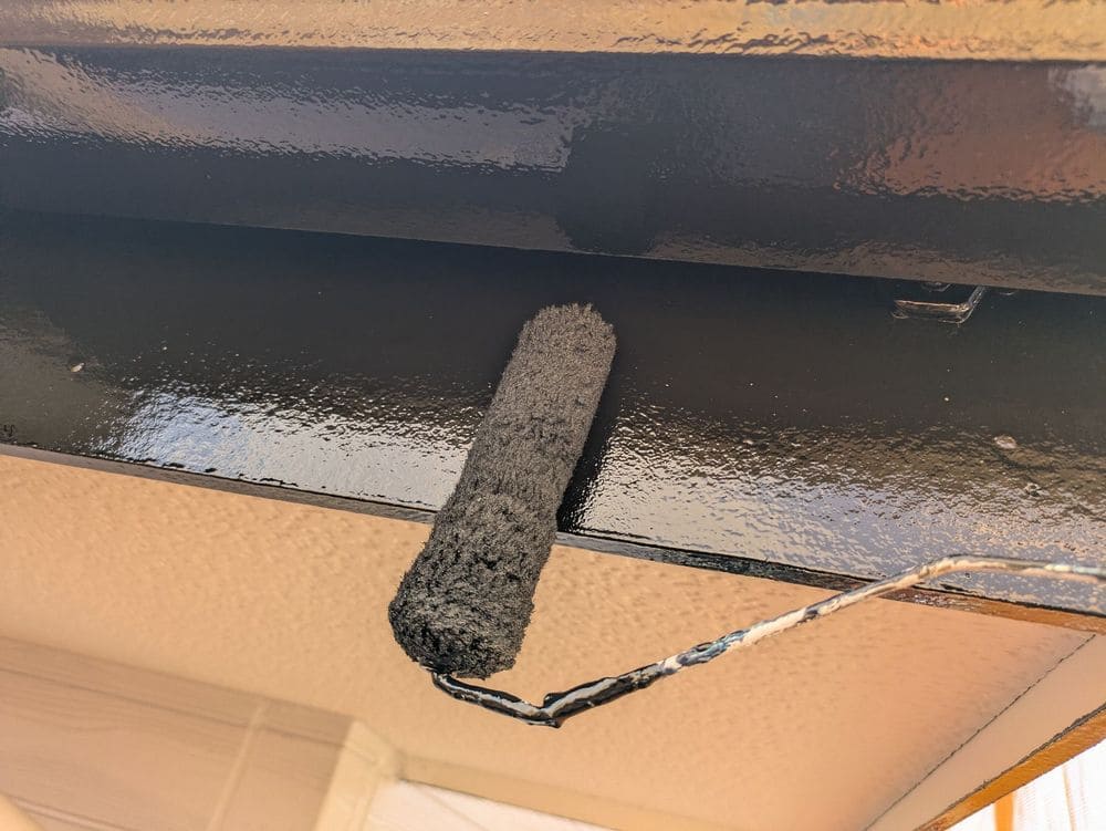 鼻隠し(上塗り) 尾鷲市で外壁塗装と屋根工事と防水工事をリペイント匠が施工した写真