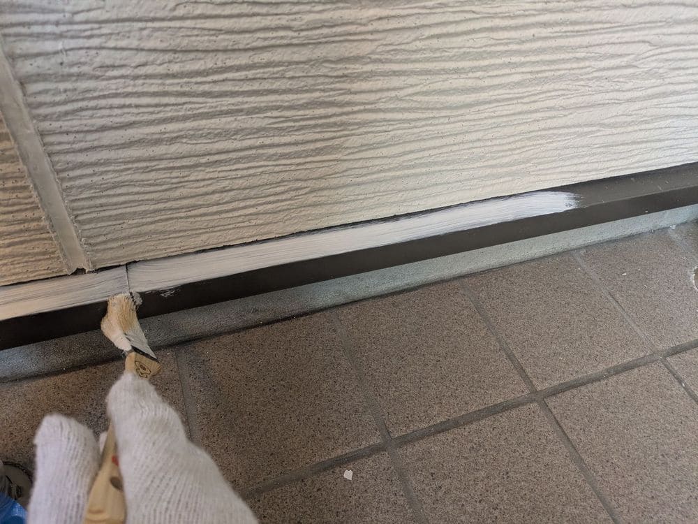 奈良市久居 D様水切り下塗り 奈良市の外壁塗装をリペイント匠が施工した写真