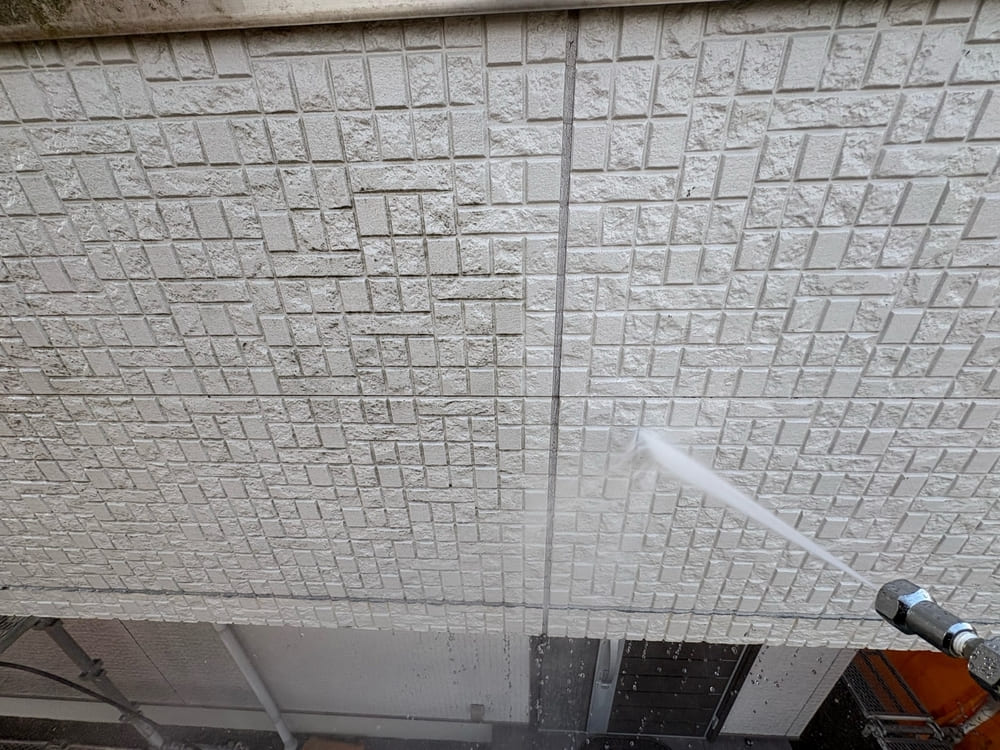 M様(津)高圧洗浄(外壁) (4) 奈良市で外壁塗装をリペイント匠が施工した写真