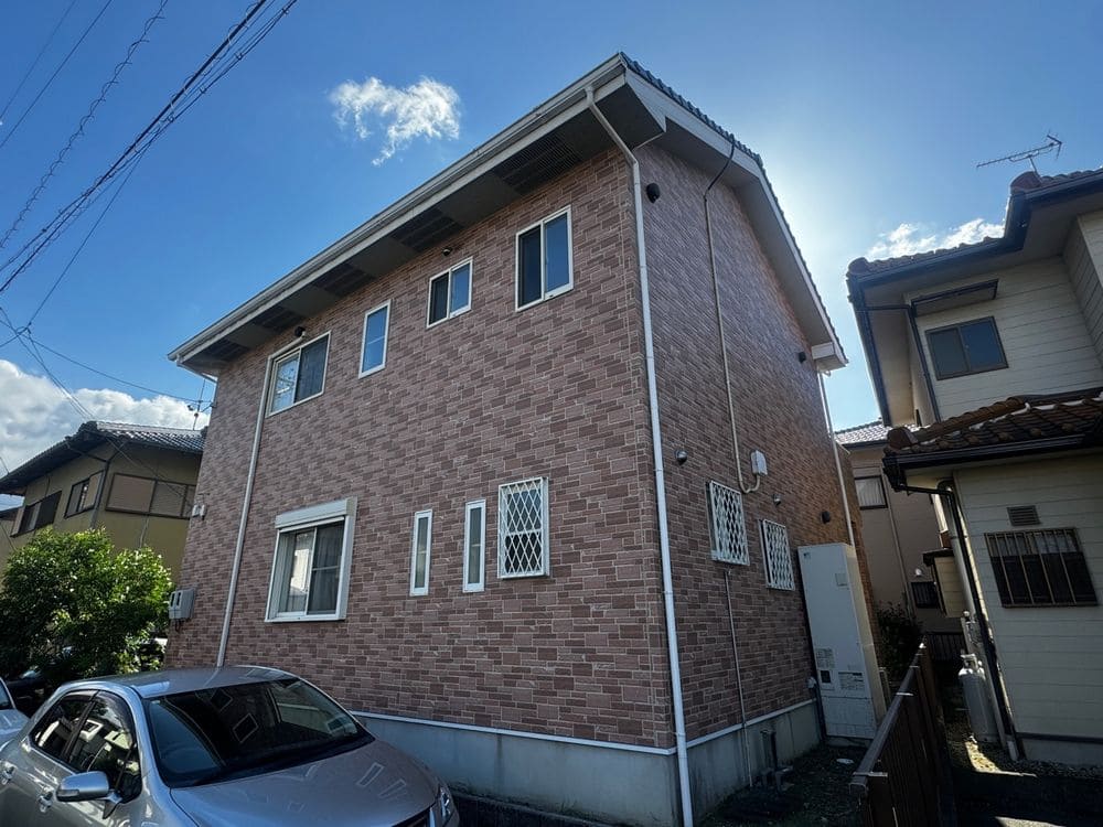 I様(三重郡菰野町)_施工前_外壁全体 三重郡菰野町の外壁塗装、防水工事をリペイント匠が施工した写真