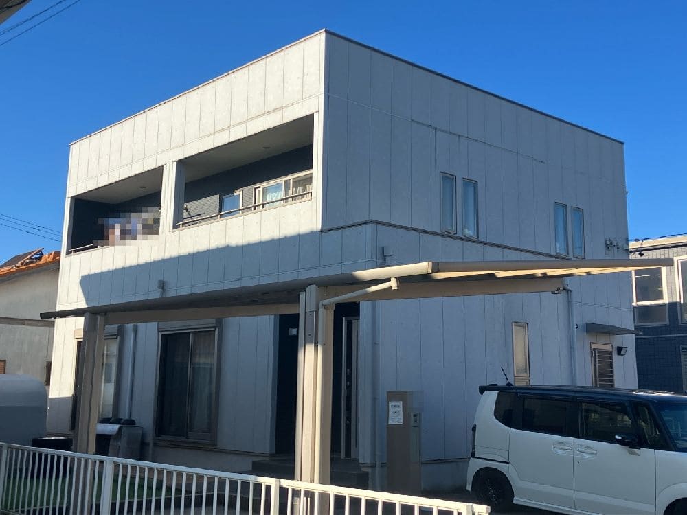 Y様(亀山)施工前_外壁全体 (2) 生駒市の外壁塗装、防水工事をリペイント匠が施工した写真