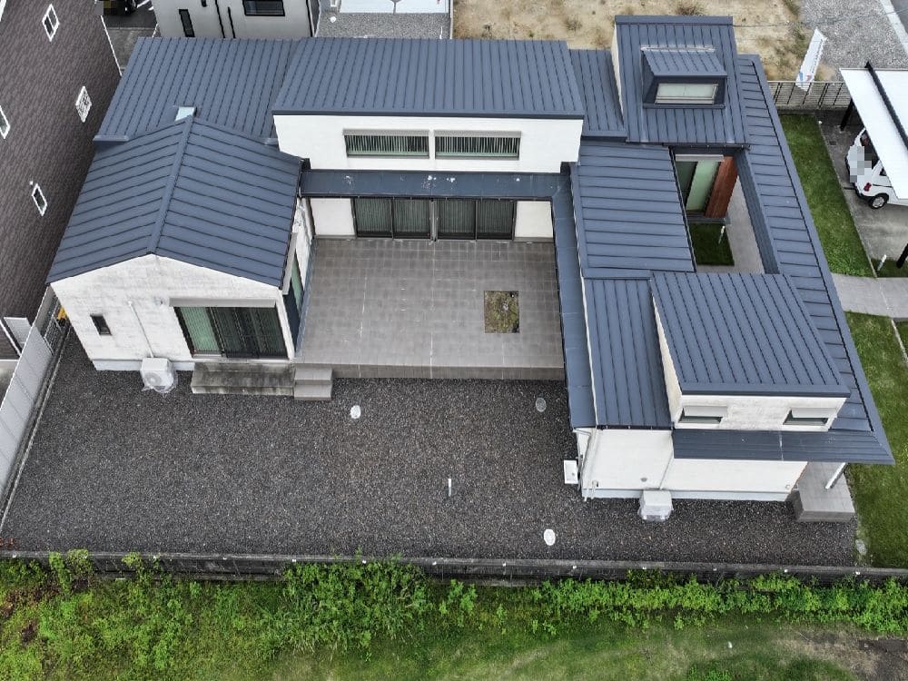 W様(津)_施工前_屋根全体 奈良市で外壁塗装、屋根塗装をリペイント匠が施工した写真