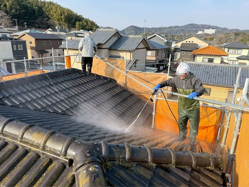 高圧洗浄(屋根) (1) 生駒市で外壁・屋根塗装をリペイント匠が施工した写真