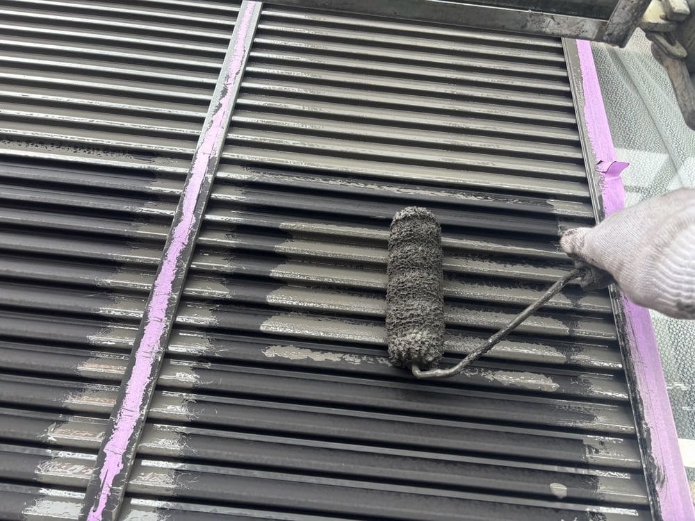 奈良市_K様_雨戸(中塗り) 奈良市の外壁塗装をリペイント匠が施工した写真