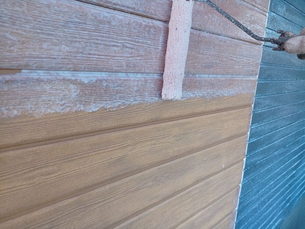 I様(亀山)外壁(下塗り2) 生駒市の外壁塗装をリペイント匠が施工した写真