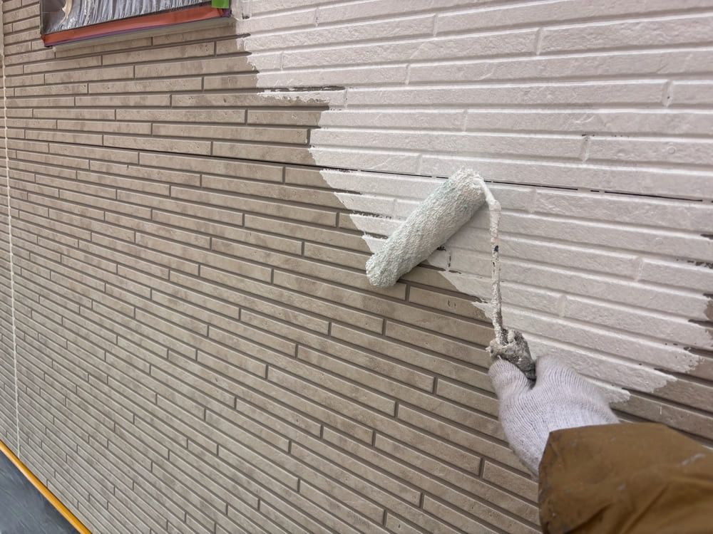 N様(津)_外壁(下塗り1) 奈良市で外壁塗装、防水工事をリペイント匠が施工した写真