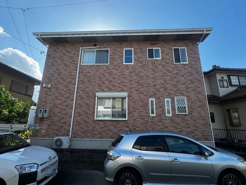 I様(三重郡菰野町)_施工前_外壁全体 (2) 三重郡菰野町の外壁塗装、防水工事をリペイント匠が施工した写真