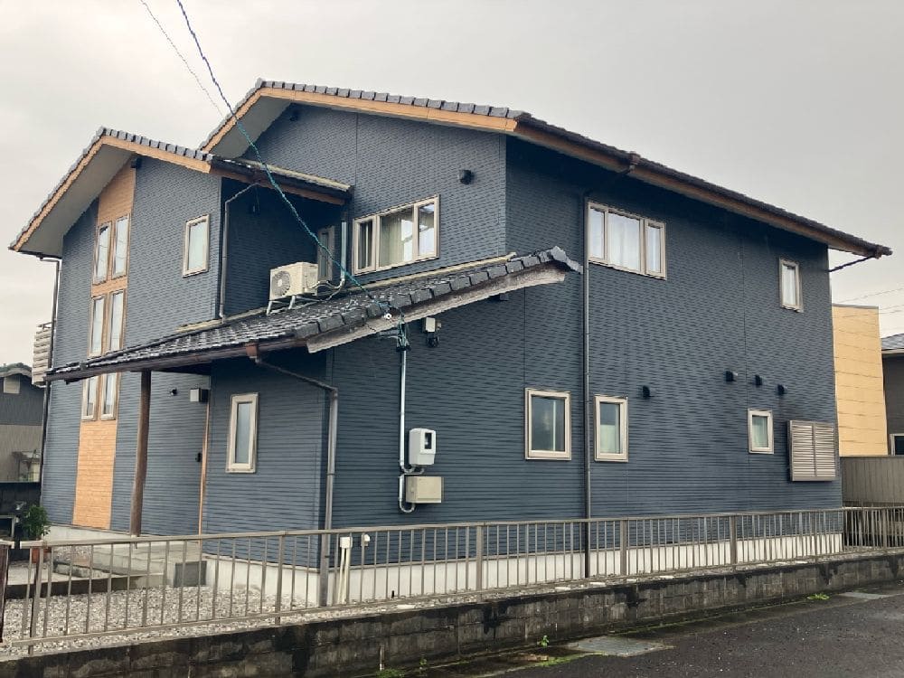 I様(亀山)施工前_外壁全体 生駒市の外壁塗装をリペイント匠が施工した写真