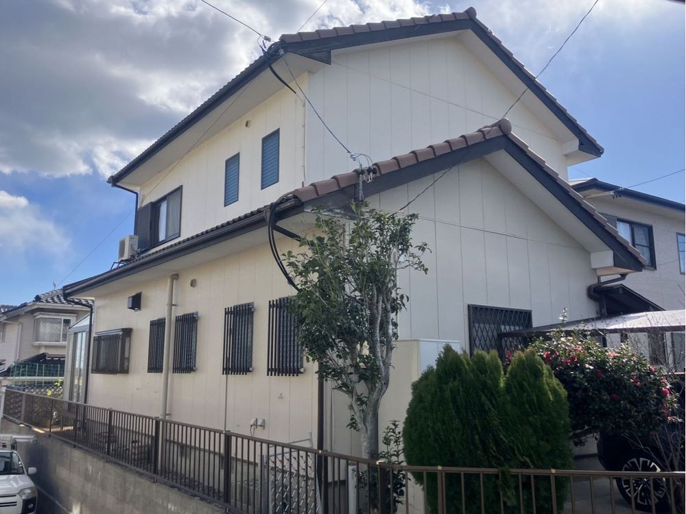 T様奈良市高茶屋小森町施工前_外壁全体 (2) 奈良市の外壁塗装をリペイント匠が施工した写真