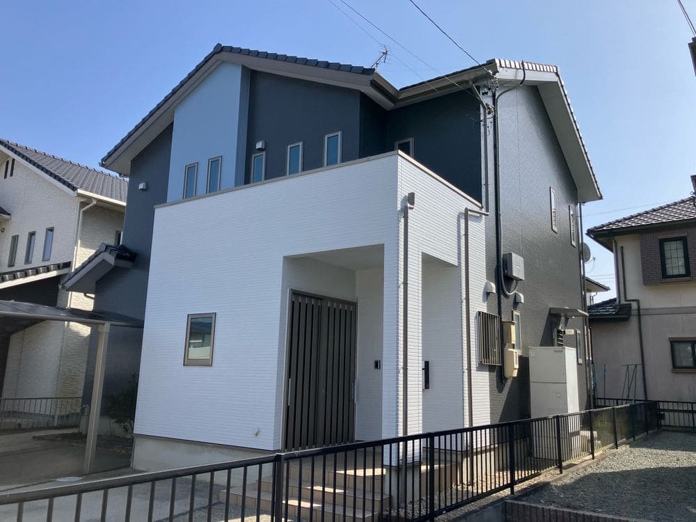 施工後_外壁全体 (2) 生駒市で外壁塗装をリペイント匠が施工した写真