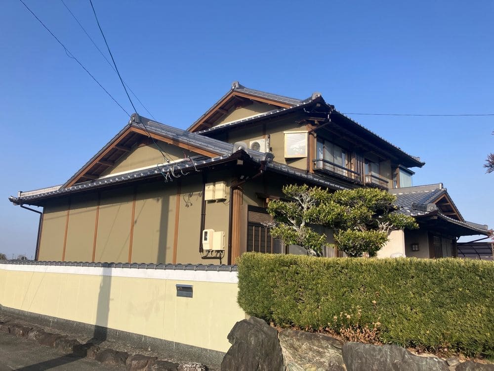 施工後_外壁全体 (2) 生駒市で外壁塗装と防水工事をリペイント匠が施工した写真