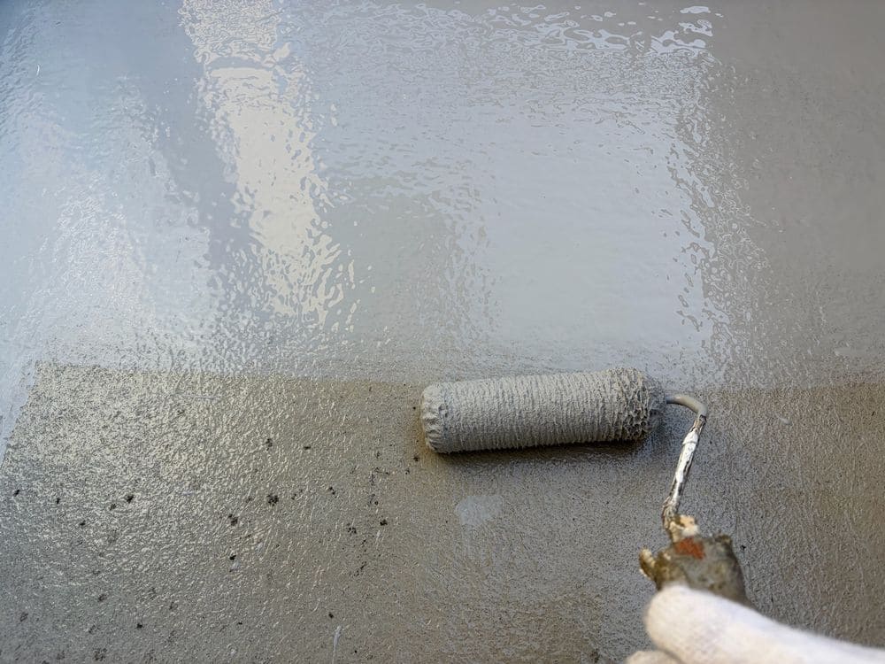 防水(1層目) 生駒市で外壁塗装と防水工事をリペイント匠が施工した写真
