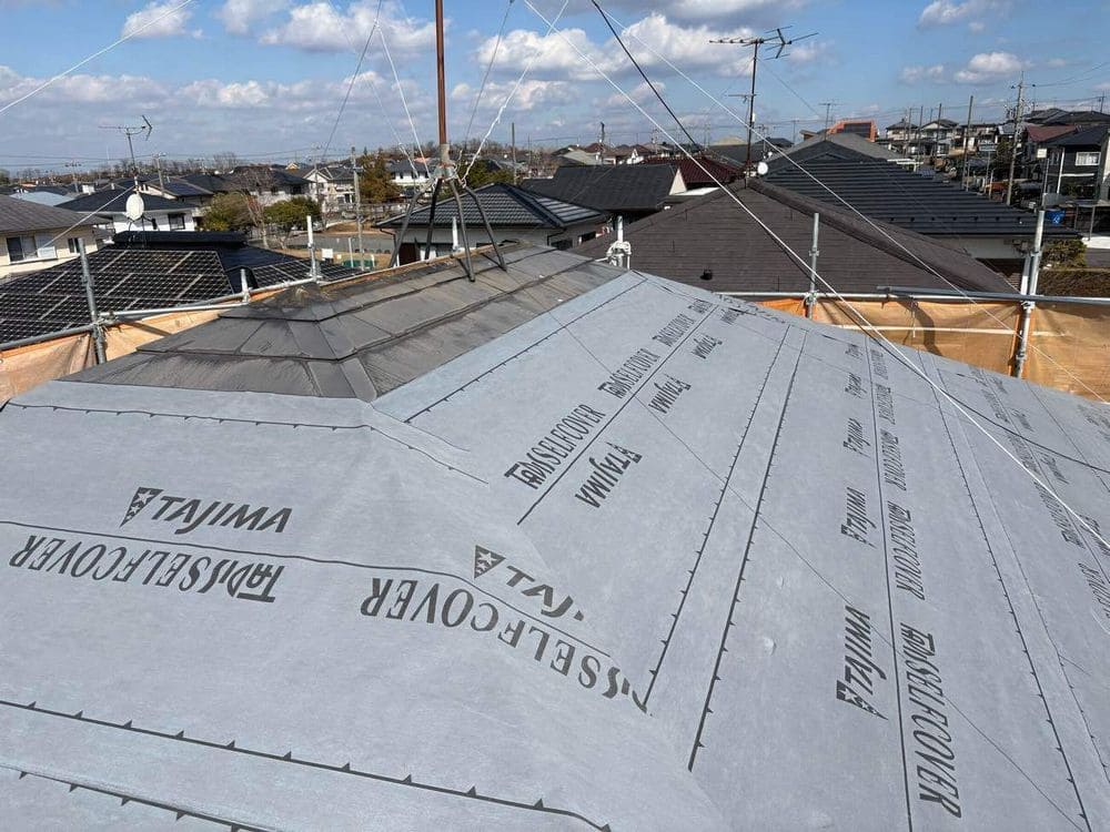 I様(橿原市すずらん台西)ルーフィング(施工中1) 橿原市の屋根工事をリペイント匠が施工した写真