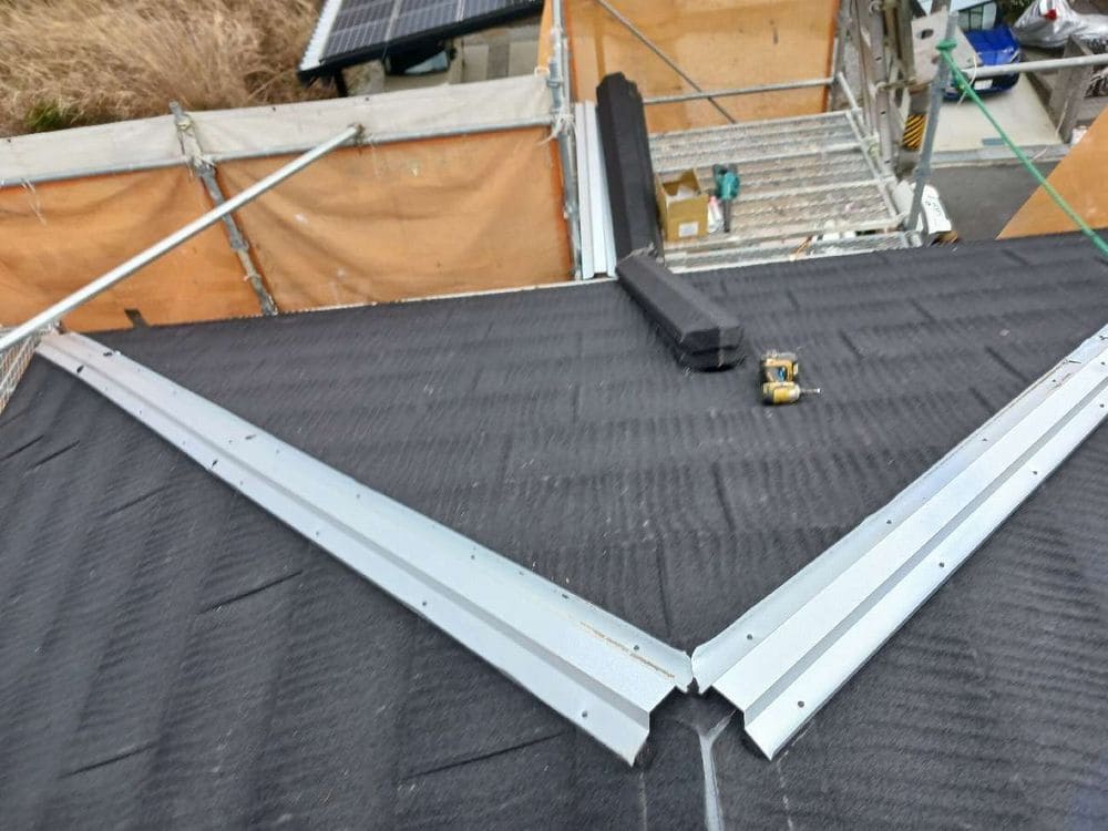 M様(橿原市つつじが丘北)棟板金(板金取付1) 橿原市の屋根工事をリペイント匠が施工した写真