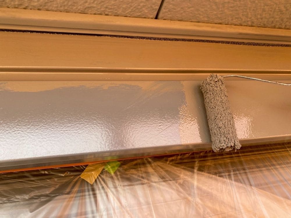 シャッターボックス(中塗り) 生駒市で外壁・屋根塗装をリペイント匠が施工した写真