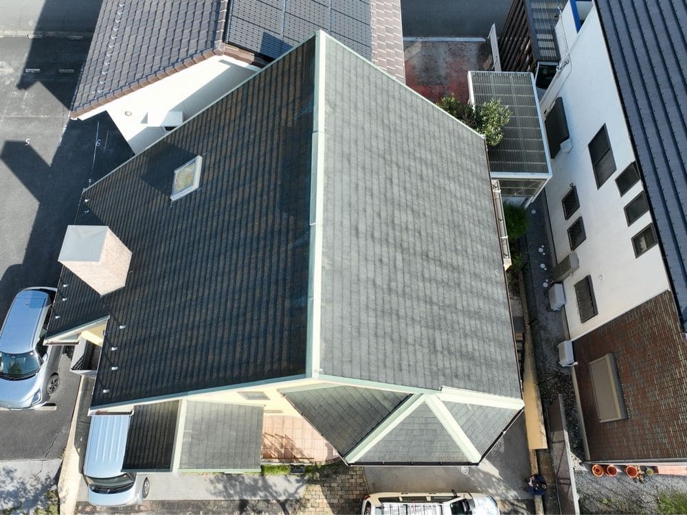K様(奈良市星見ヶ丘)施工前_屋根全体 奈良市の外壁塗装、屋根塗装、防水工事をリペイント匠が施工した写真