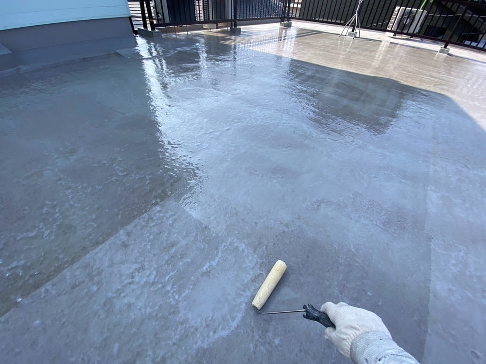 N様(津)防水(プライマー) (2) 奈良市で防水工事をリペイント匠が施工した写真