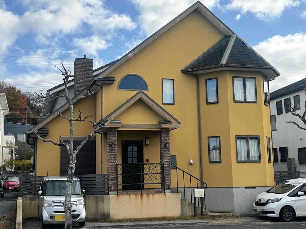 K様(奈良市星見ヶ丘)施工前_外壁全体 (2) 奈良市の外壁塗装、屋根塗装、防水工事をリペイント匠が施工した写真