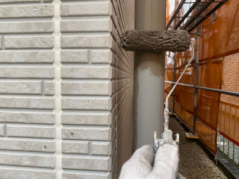 樋(中塗り) 生駒市で外壁塗装をリペイント匠が施工した写真