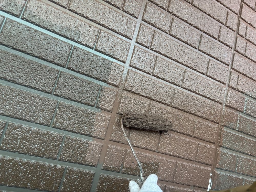 外壁(中塗り2) 生駒市で外壁・屋根塗装をリペイント匠が施工した写真